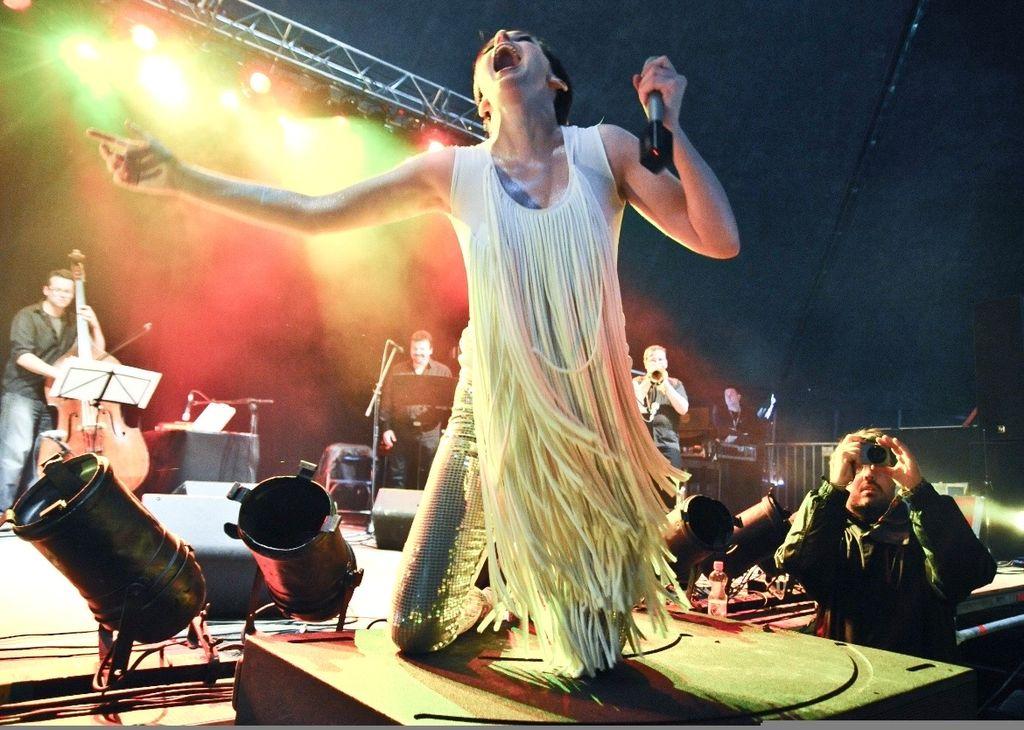 Julie Feeney (Concert)